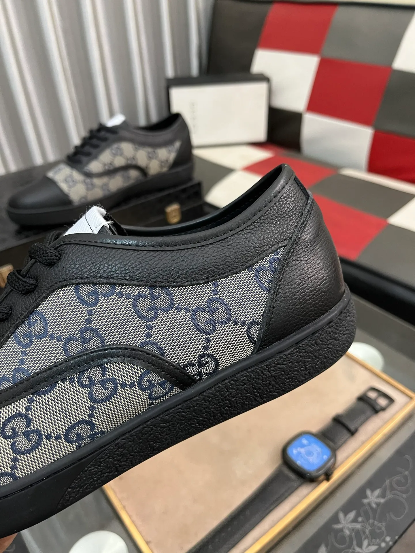 Men's shoes💰400⌚️⌚️[GUCCI] Gucci men's casual shoes are absolutely popular🔥The ultimate matching item for trendy men! The charm of super texture is unstoppable. This is the main recommendation. The upper is made of high-quality cowhide, with pig lining feet and wear-resistant rubber sole. It is noble and elegant! Extremely comfortable🎁🎁You can be as handsome as you want💪 Available in sizes 38-44 and 4️⃣colors available